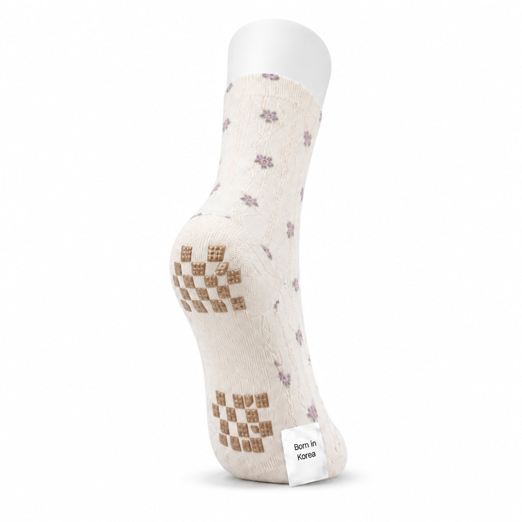 Advanced grip technology ensures safety while promoting optimal foot health.(WC-65 )