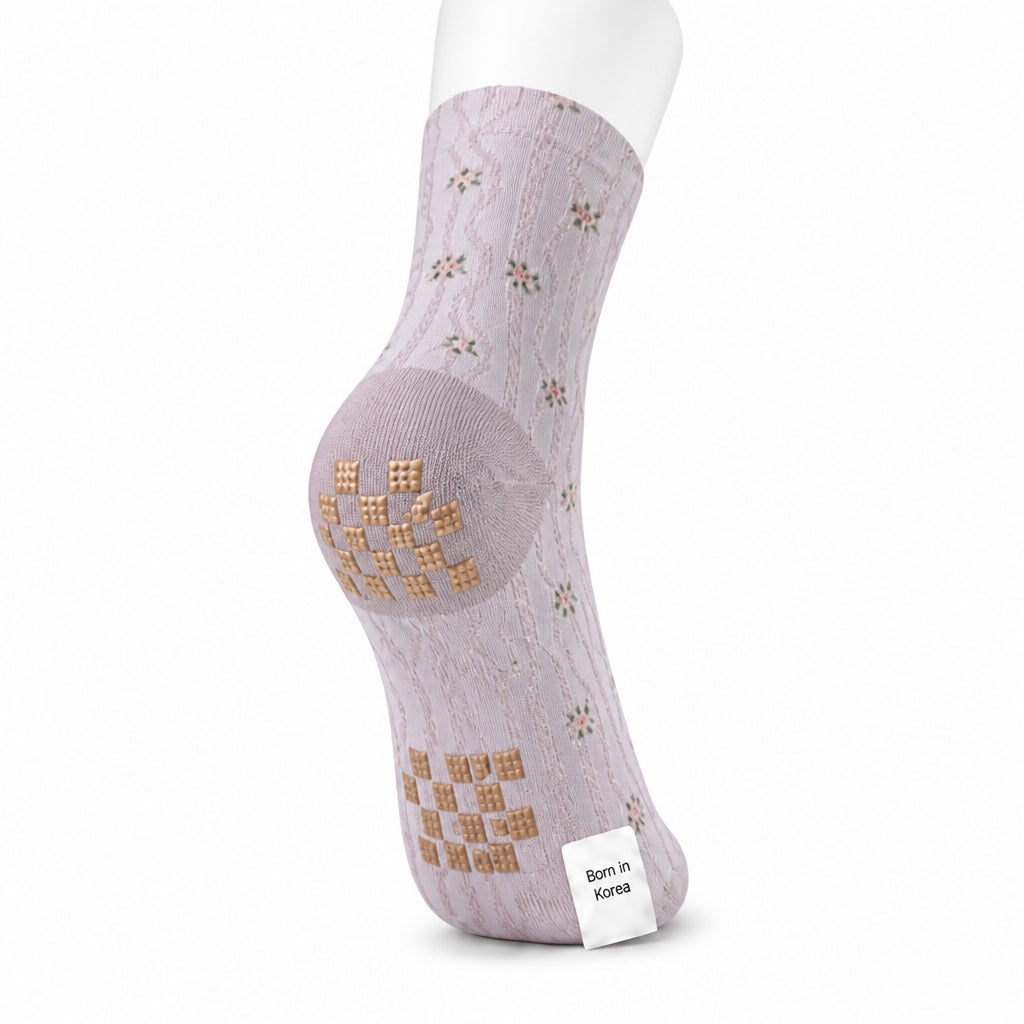 Advanced grip technology ensures safety while promoting optimal foot health.(WC-65 )
