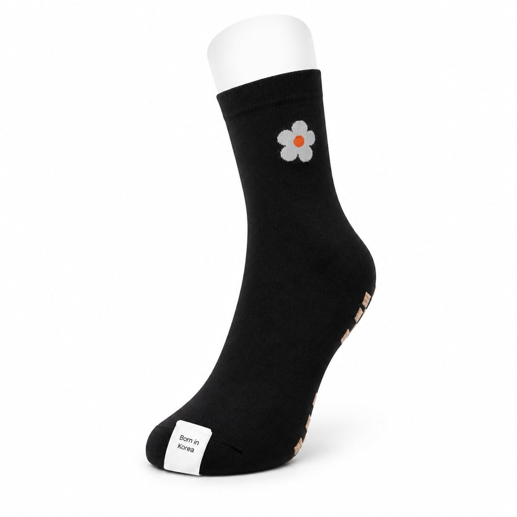 Advanced grip technology ensures safety while promoting optimal foot health. (WC-69)